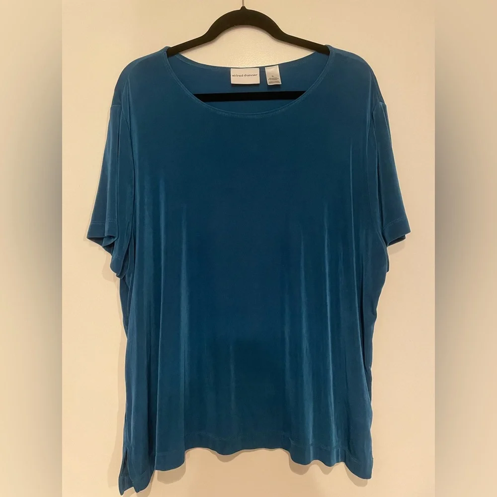 Shiny blue blouse - Picture 1 of 3